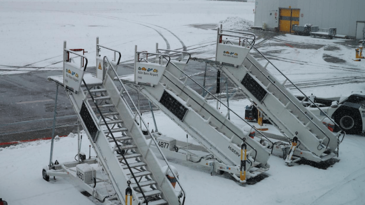 Avrupa teslim oldu, İstanbul Havalimanı dünyaya ders verdi: Batı’da havacılık çöktü!