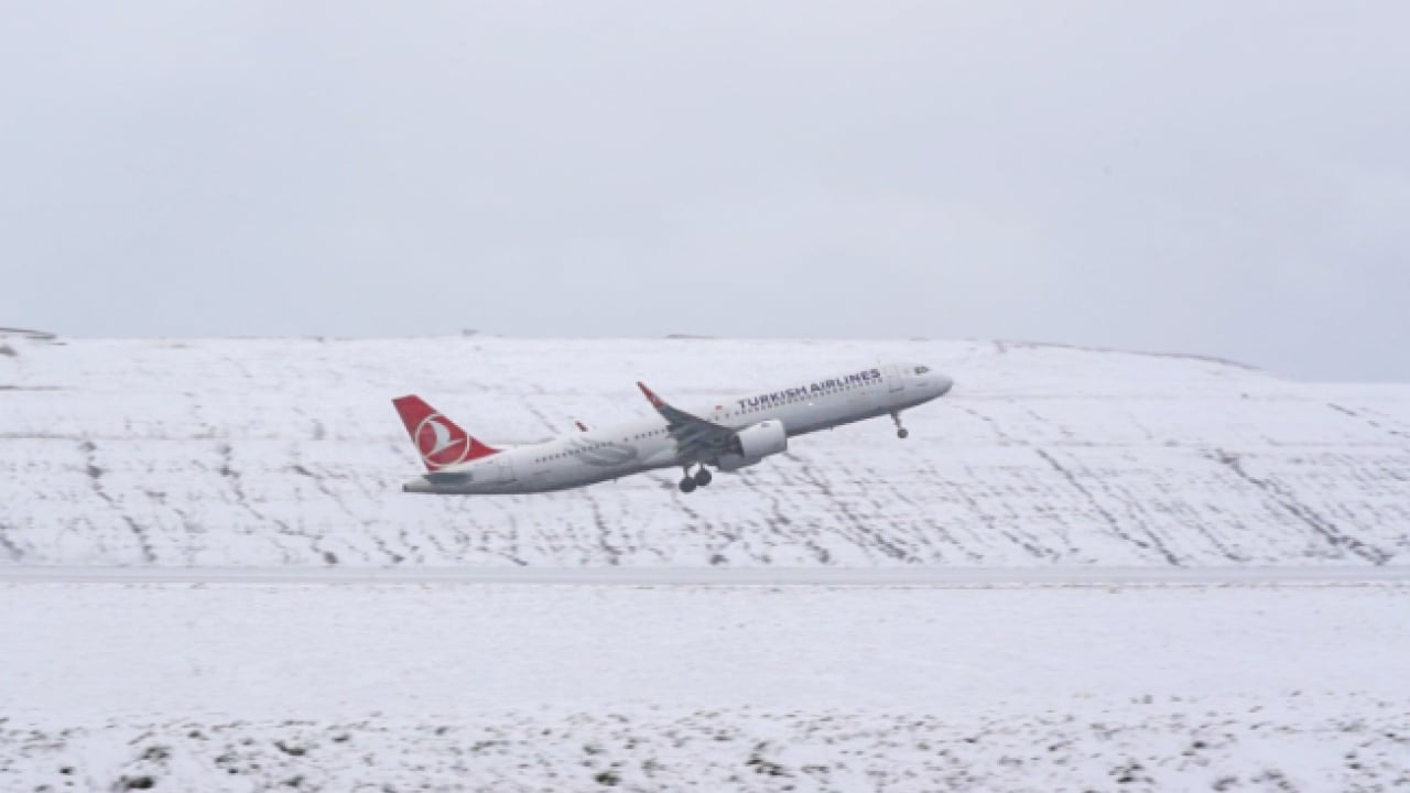 Foto - Avrupa teslim oldu, İstanbul Havalimanı dünyaya ders verdi: Batı’da havacılık çöktü!
