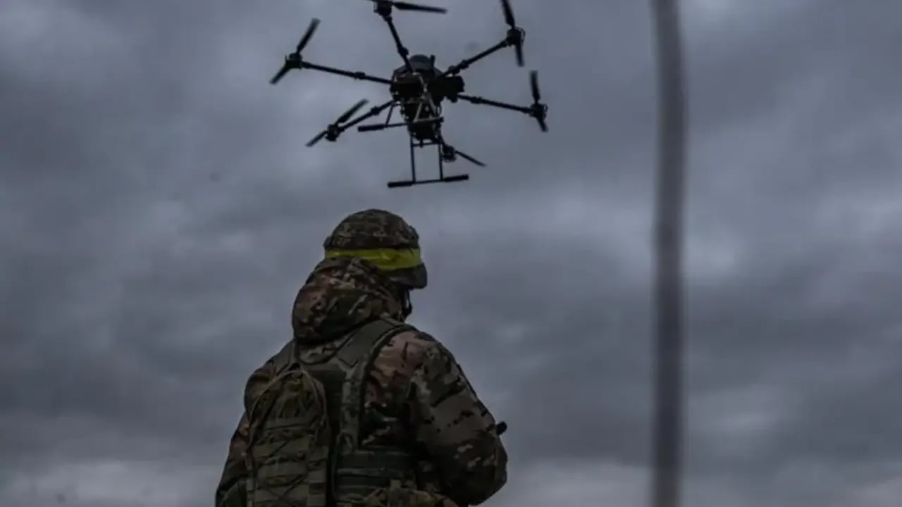 Foto - Avrupa ülkesi alarmda! Gizemli drone’lar NATO’nun askeri üssünü hedef aldı