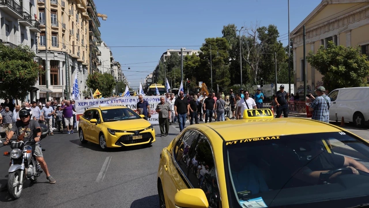 Foto - Avrupa ülkesinde taksiciler kontak kapattı