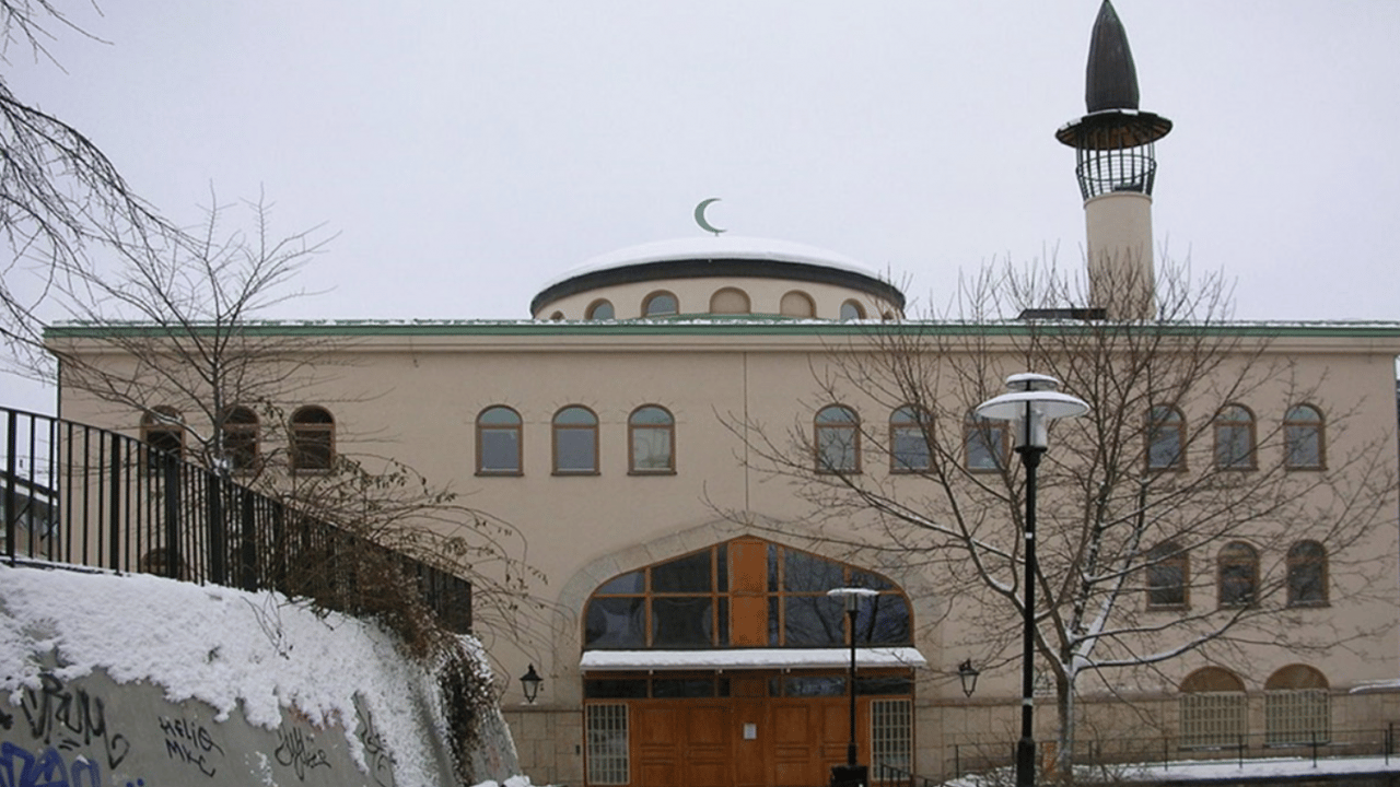 Foto - Avrupa’da İslam karşıtlığı tırmanıyor! Stockholm’de Kur’an-ı Kerim’e alçak saldırı