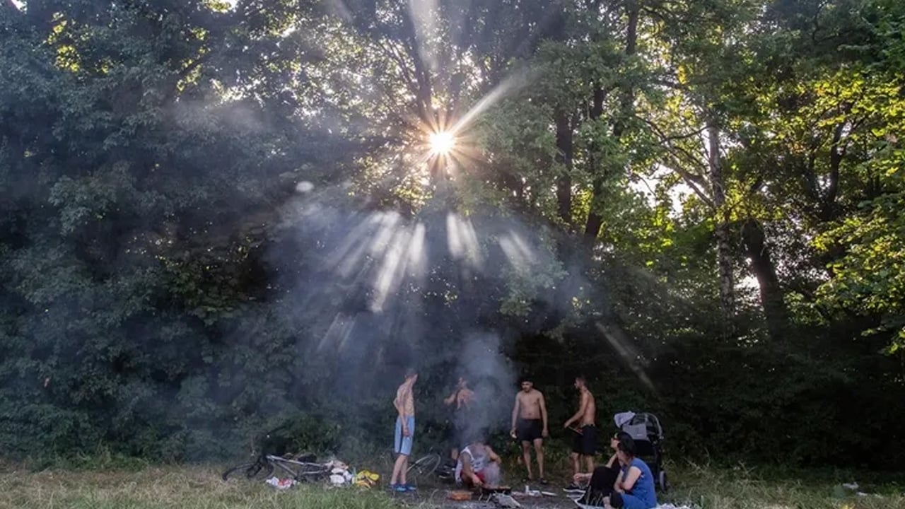 Foto - Avrupa'daki korkutan tablo... Aşırı sıcaklarla karşı karşıya: Kadınlar ve erkekler ölümle burun buruna