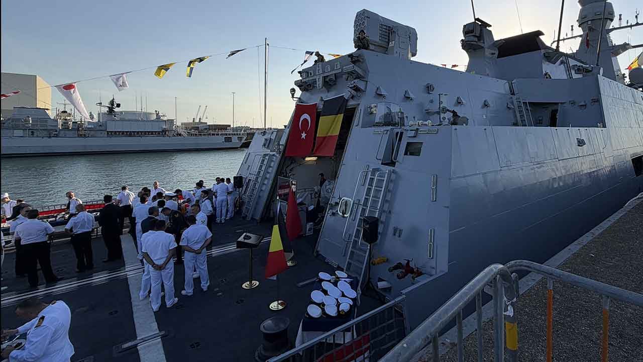 Foto - Avrupalılar Türk savaş gemisine hayran kaldı!
