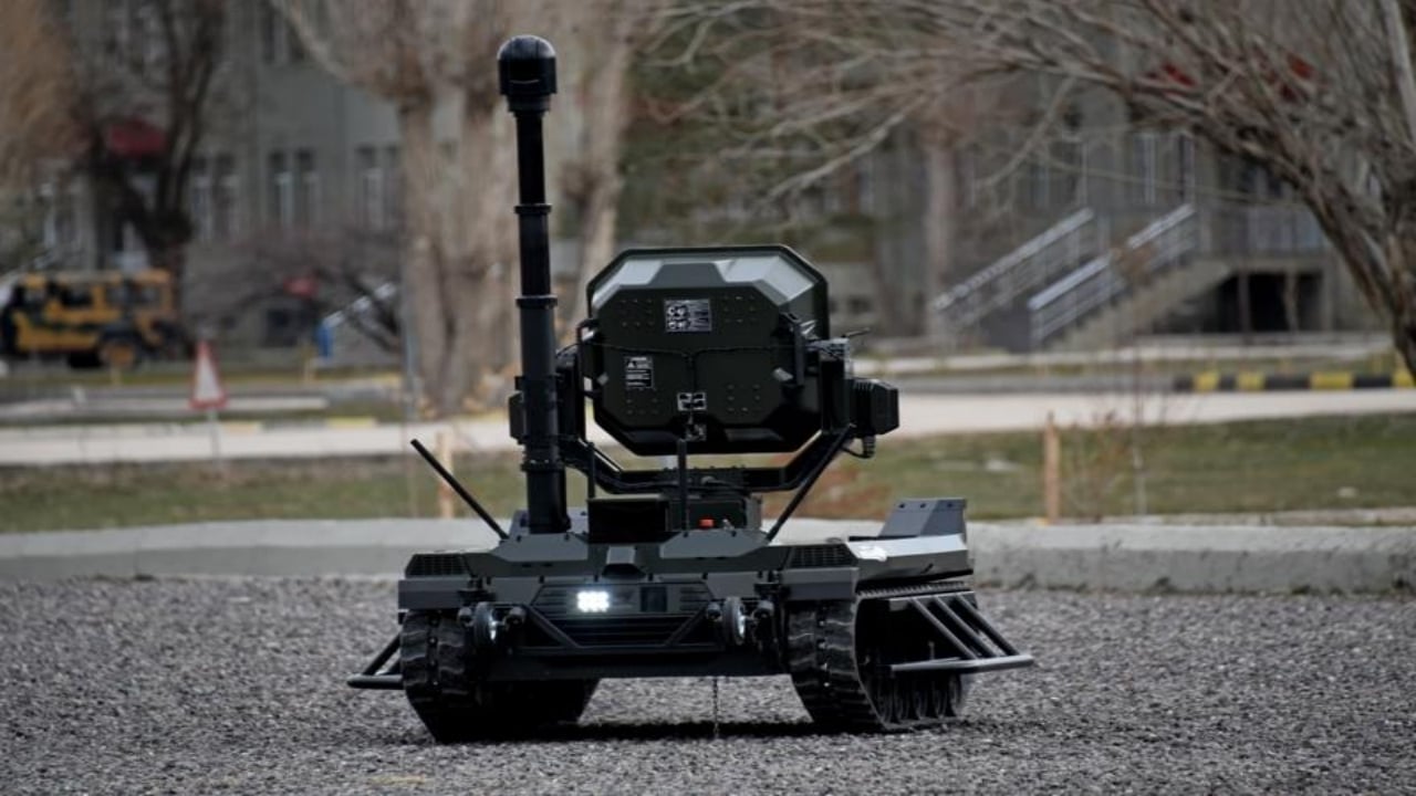 Foto - Avrupa’nın göbeğinde "Aslan" pençesi! NATO’dan savaş alanının yeni hakimi silahlı Türk robotuna tam not