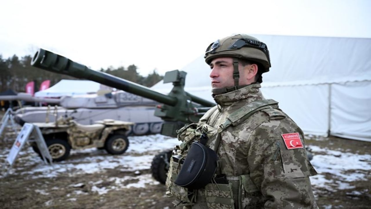 Foto - Avrupa’nın göbeğinde "Aslan" pençesi! NATO’dan savaş alanının yeni hakimi silahlı Türk robotuna tam not