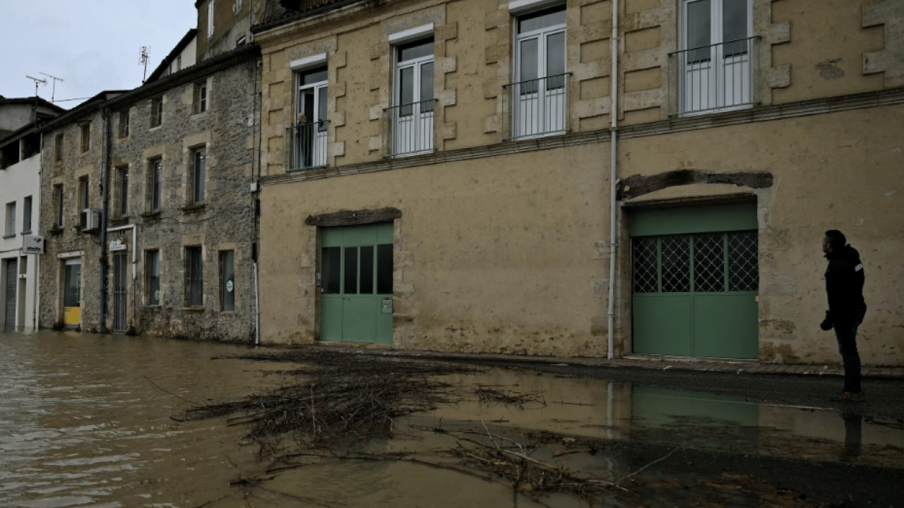 Avrupa’nın göbeğinde karanlık çağı! Fransa ‘Nils’ fırtınasına teslim: 850 bin hane elektriksiz kaldı