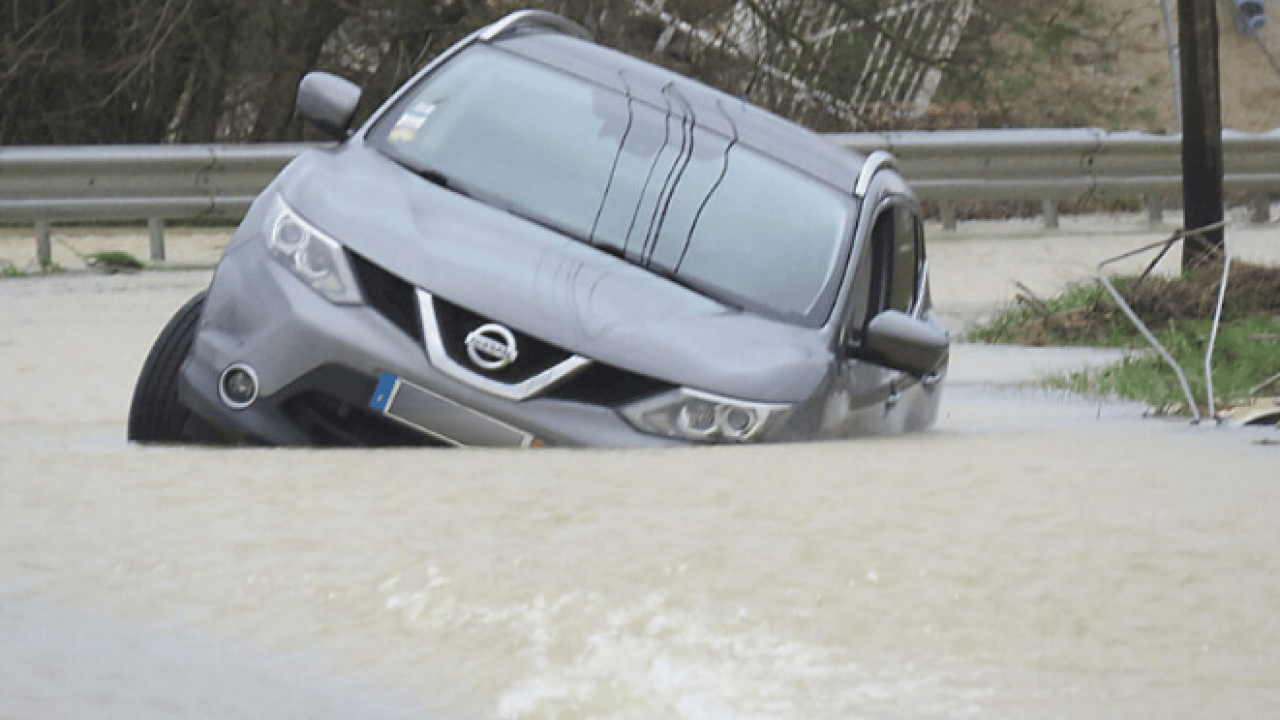 Foto - Avrupa’nın göbeğinde karanlık çağı! Fransa ‘Nils’ fırtınasına teslim: 850 bin hane elektriksiz kaldı