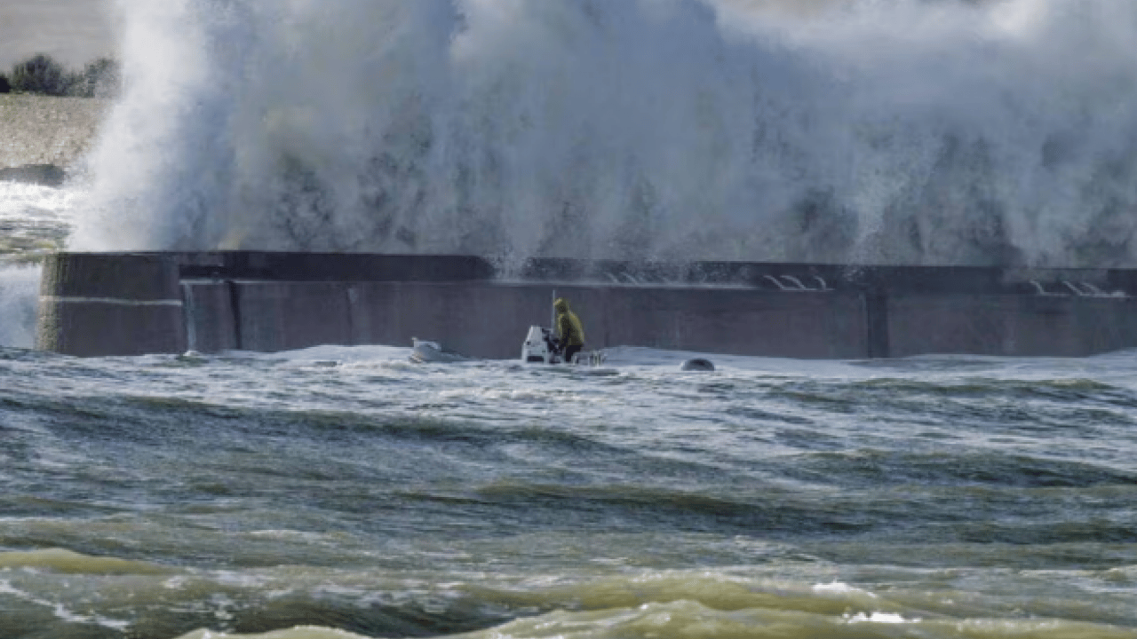 Foto - Avrupa’nın göbeğinde karanlık çağı! Fransa ‘Nils’ fırtınasına teslim: 850 bin hane elektriksiz kaldı