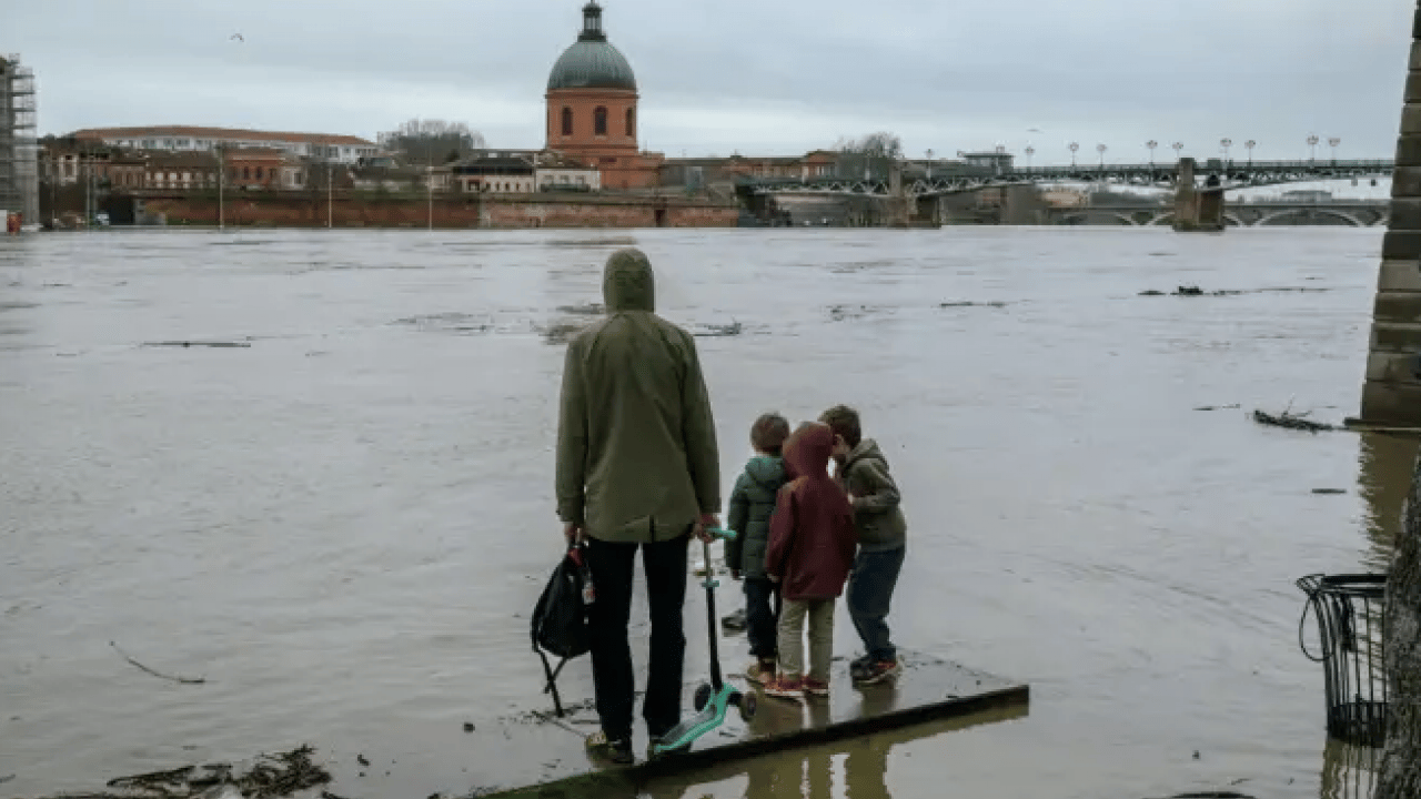Foto - Avrupa’nın göbeğinde karanlık çağı! Fransa ‘Nils’ fırtınasına teslim: 850 bin hane elektriksiz kaldı