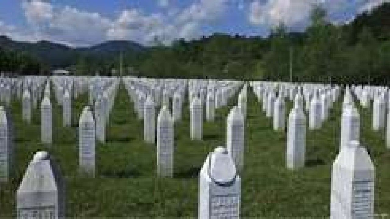 Avrupa'nın göbeğindeki utanç unutulmadı! Srebrenitsa şehitleri dualarla yad ediliyor!