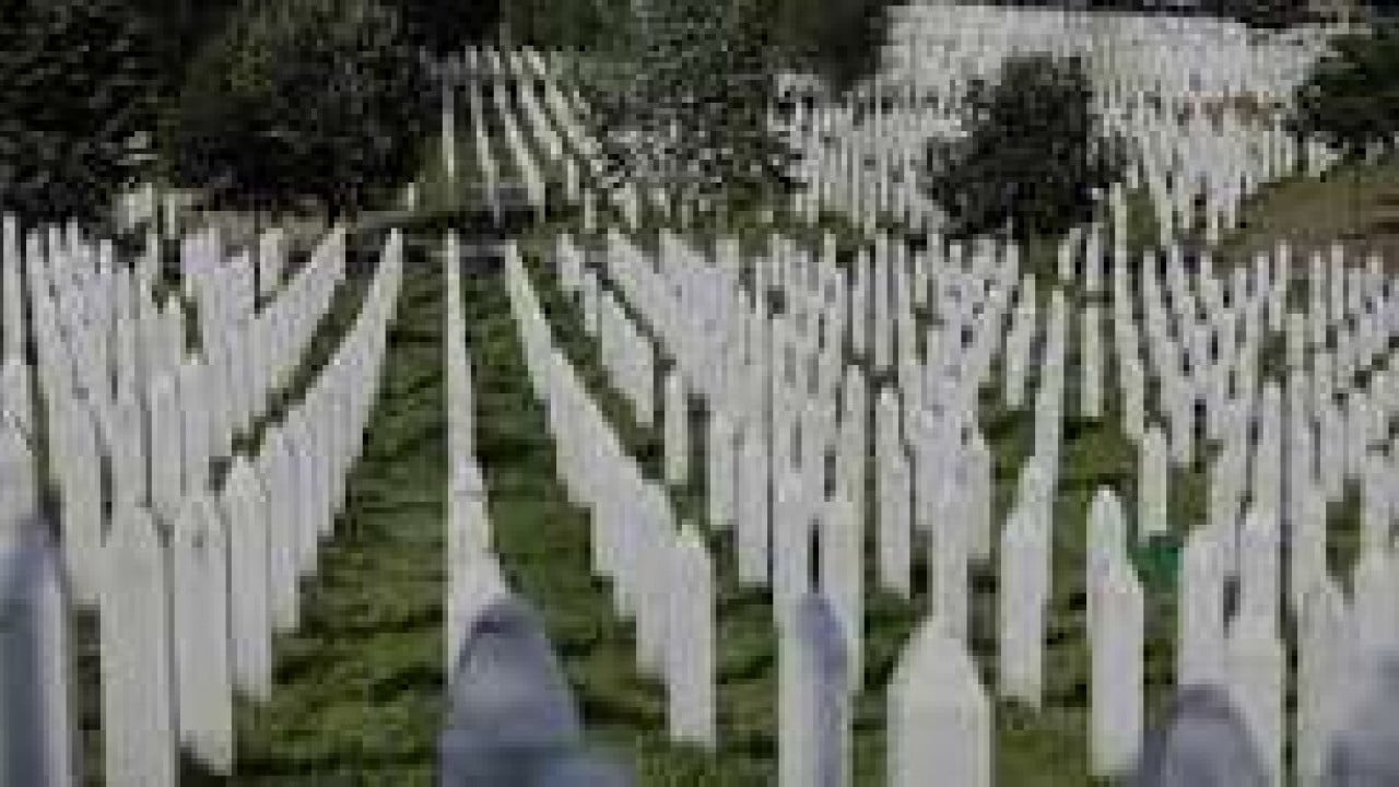 Foto - Avrupa'nın göbeğindeki utanç unutulmadı! Srebrenitsa şehitleri dualarla yad ediliyor!