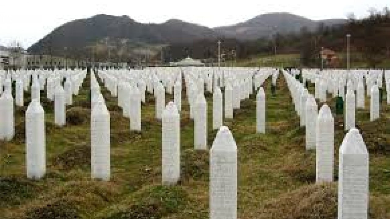 Foto - Avrupa'nın göbeğindeki utanç unutulmadı! Srebrenitsa şehitleri dualarla yad ediliyor!