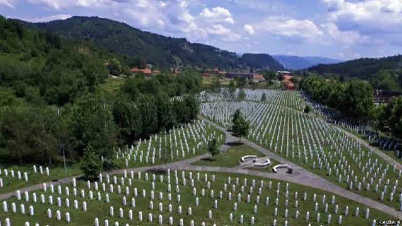 Foto - Avrupa'nın göbeğindeki utanç unutulmadı! Srebrenitsa şehitleri dualarla yad ediliyor!