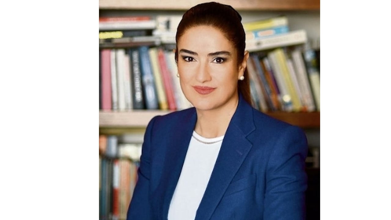 Foto - Avukat Ece hem günah çıkardı, hem bombaladı! Haluk, hikayecinin, dolandırıcının piri