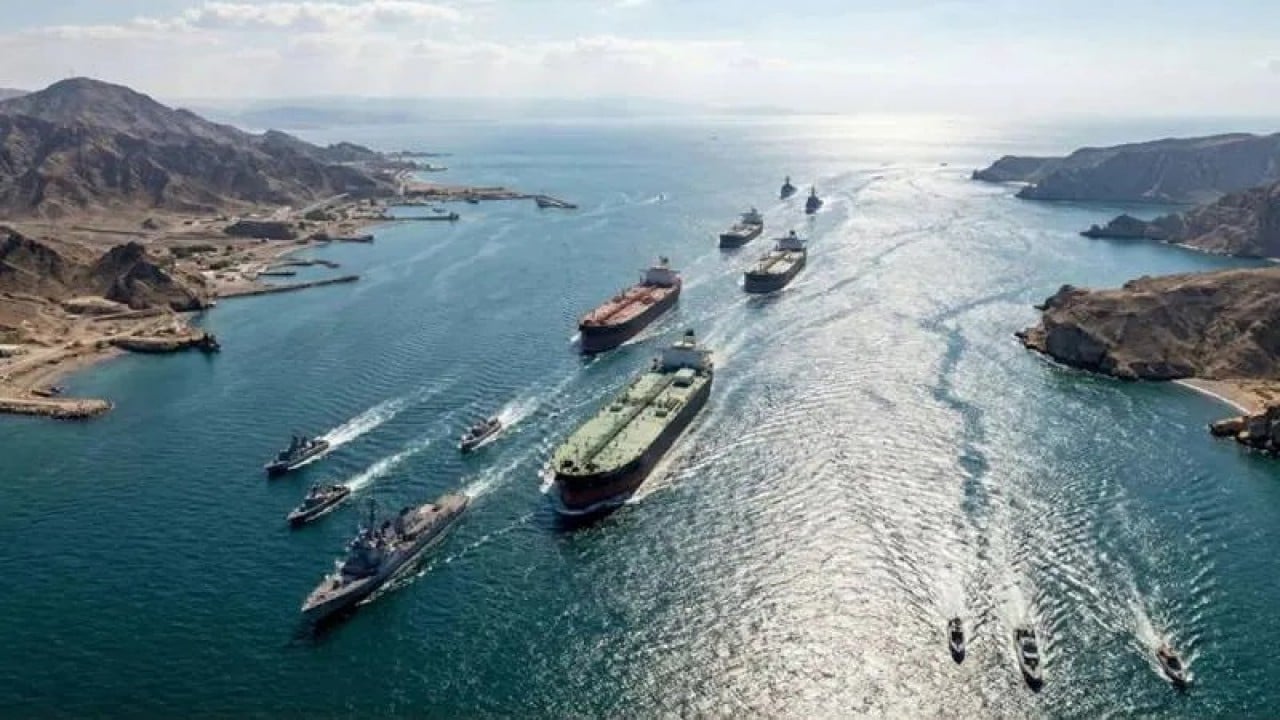 Foto - Axios 'savaştan bu yana ilk kez oluyor' diyerek duyurdu: Hürmüz'den geçtiler