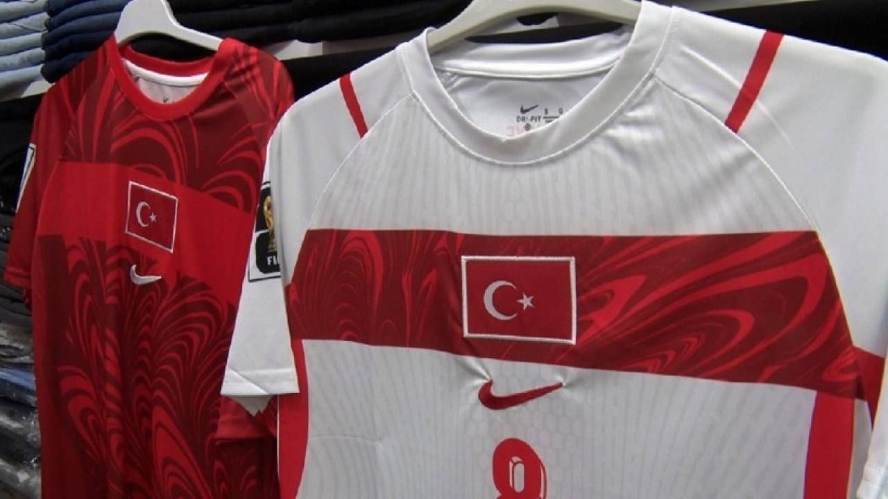 Ay-Yıldızlı formaya hücum: Milli forma yok satıyor