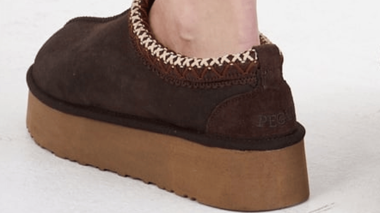 Foto - Ayak sağlığı için ayağa uygun olan ayakkabı: Düz tabanlı ayakkabılar! Spor ayakkabı satın almaktan vazgeçtiler!