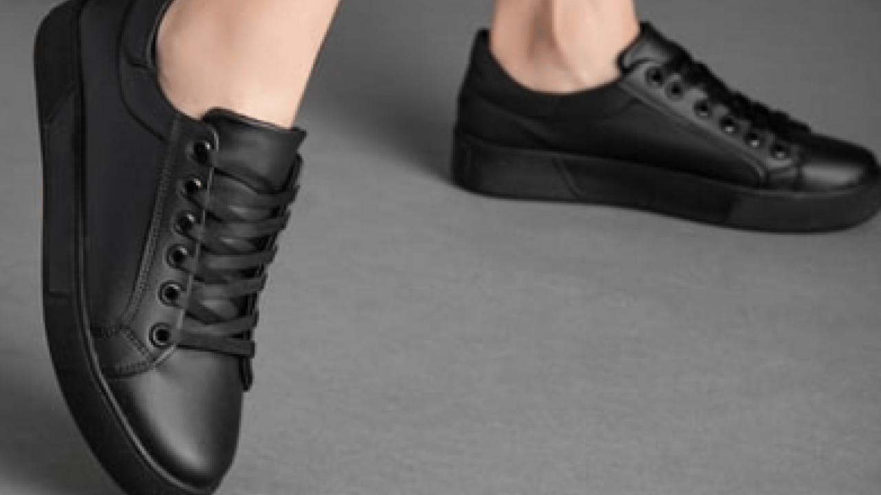 Ayak sağlığı için ayağa uygun olan ayakkabı: Düz tabanlı ayakkabılar! Spor ayakkabı satın almaktan vazgeçtiler!