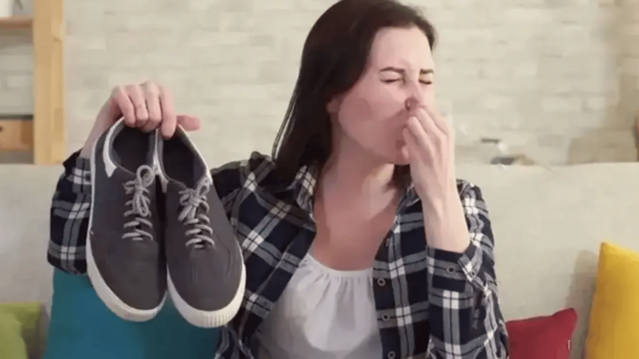 Ayakkabı kokusunu geçirmenin basit yolu! Bu kadar kolaymış!