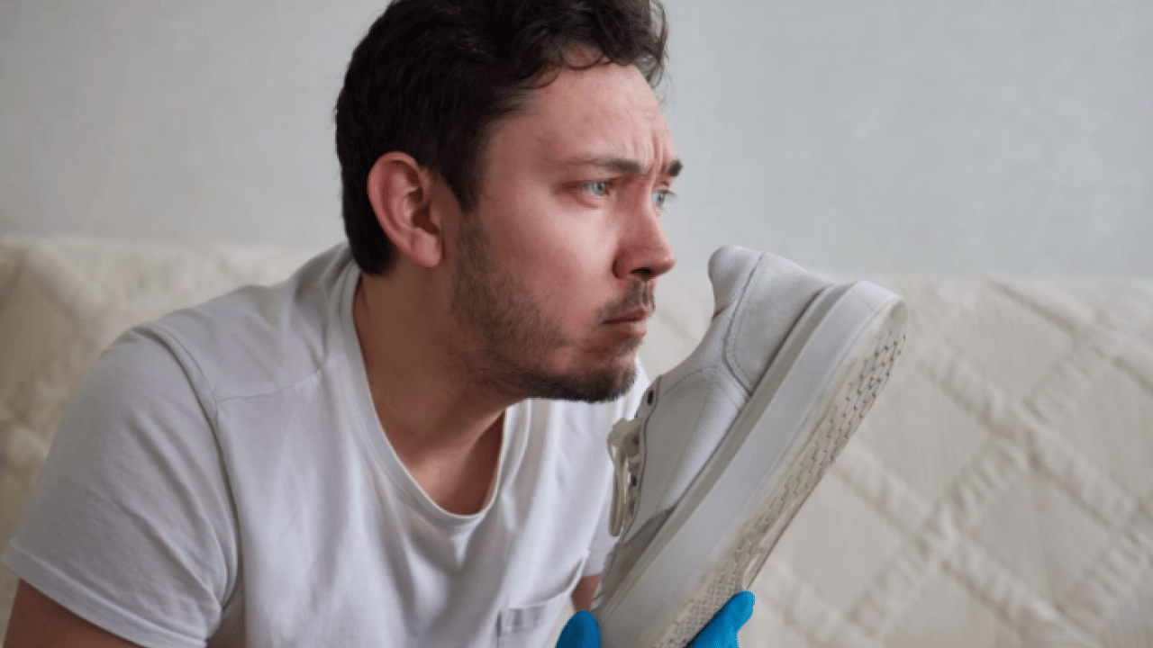 Foto - Ayakkabılarınızı saklamaya gerek yok! Ayak kokusunu gideren doğal yöntem