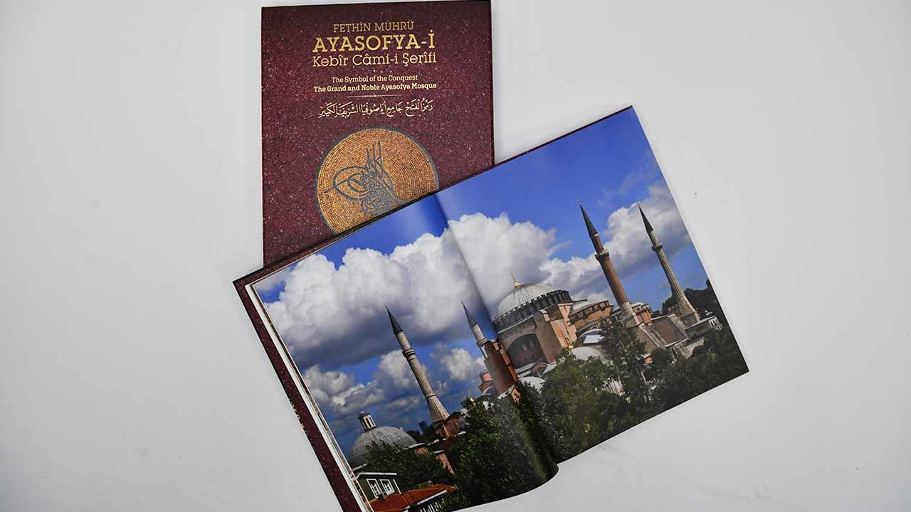 Foto - Ayasofya Camii için hazırlanan müthiş eser! Önsözünü Başkan Erdoğan yazdı... İşte o metin