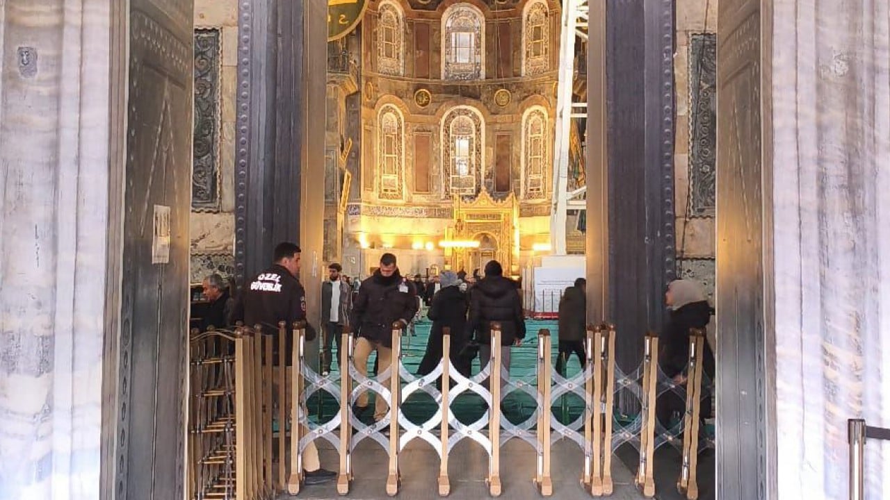 Foto - Ayasofya-i Kebir Camii Ramazan’da ibadete hazır: İç mekan iskele kurulumu tamamlandı
