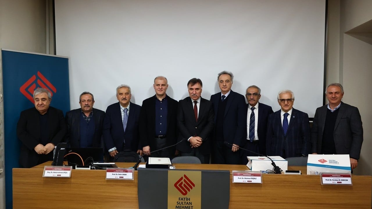 Foto - Ayasofya Medresesinde 'Fatih Sultan Mehmet Han Vakıfları ve Sahn-ı Seman Medreseleri' Paneli