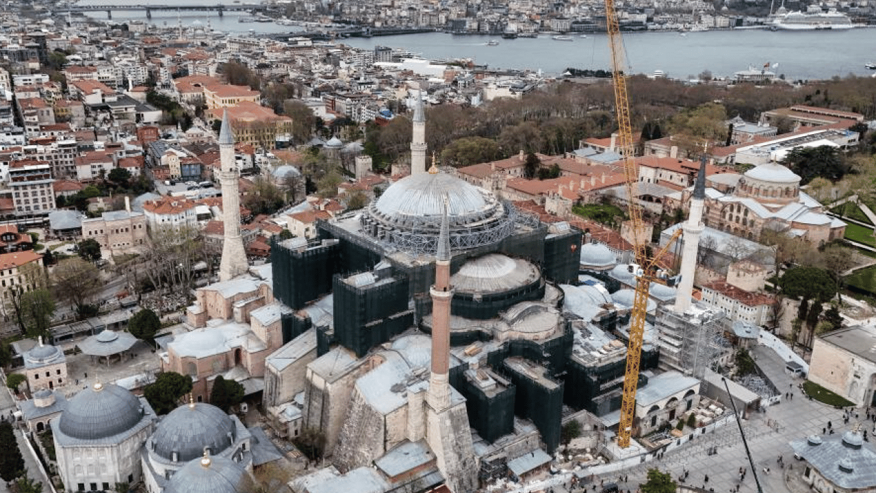 Foto - Ayasofya’da dev restorasyon! Kubbe çelik sistemle kapatılıyor