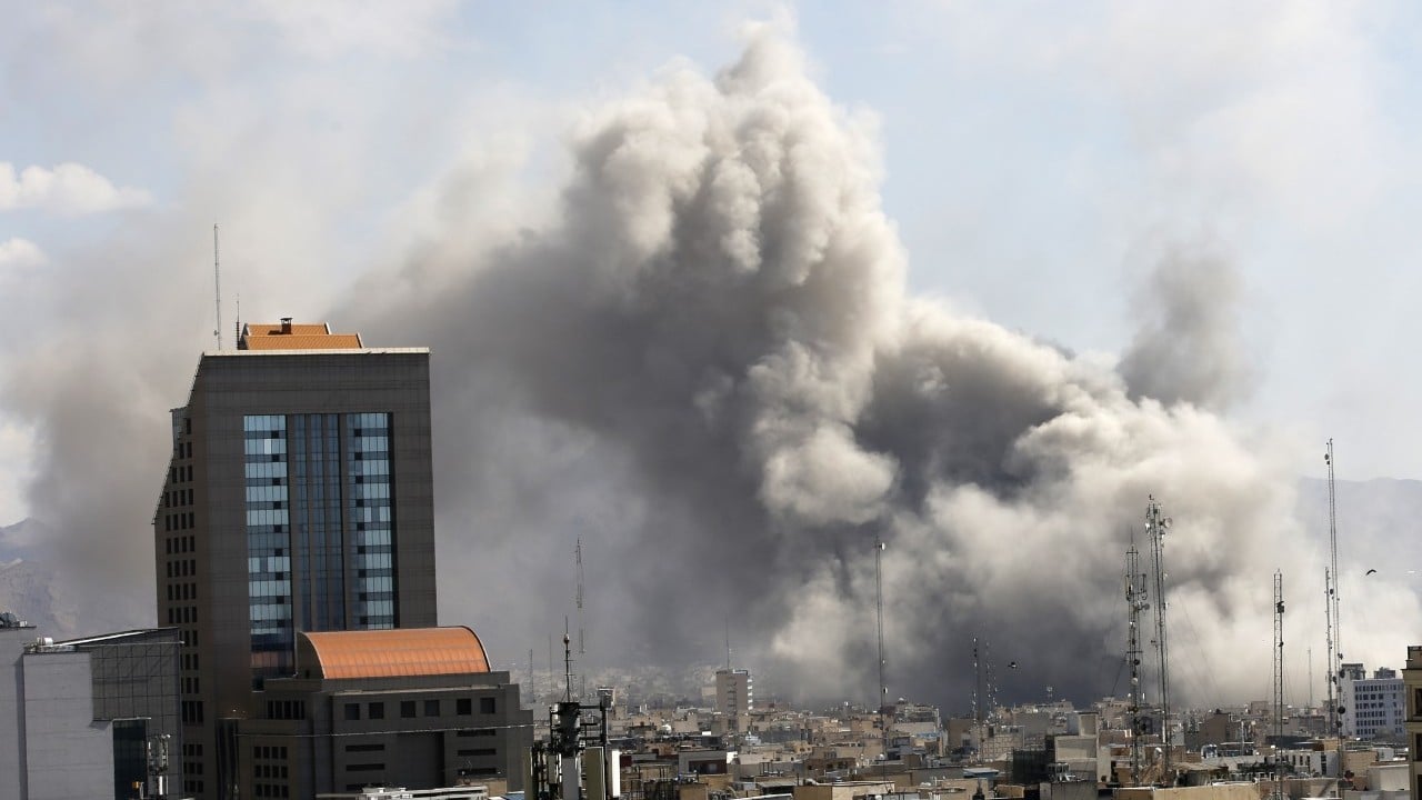 Foto - Ayetullah Ali Hamaney'in öldürülmesi sonrası İran, ABD'yi vurmak için ilk kez Fattah-2 hipersonik füzelerini kullandı
