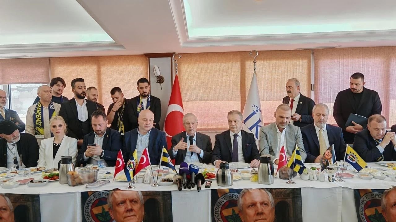 Foto - Tabloyu gören kabul etmiyor... Aykut Kocaman’ı işaret etti: Yeni sezon planlaması cevabı