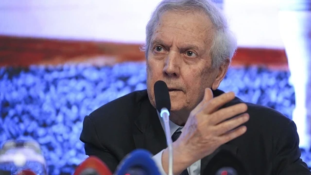 Foto - Tabloyu gören kabul etmiyor... Aykut Kocaman’ı işaret etti: Yeni sezon planlaması cevabı