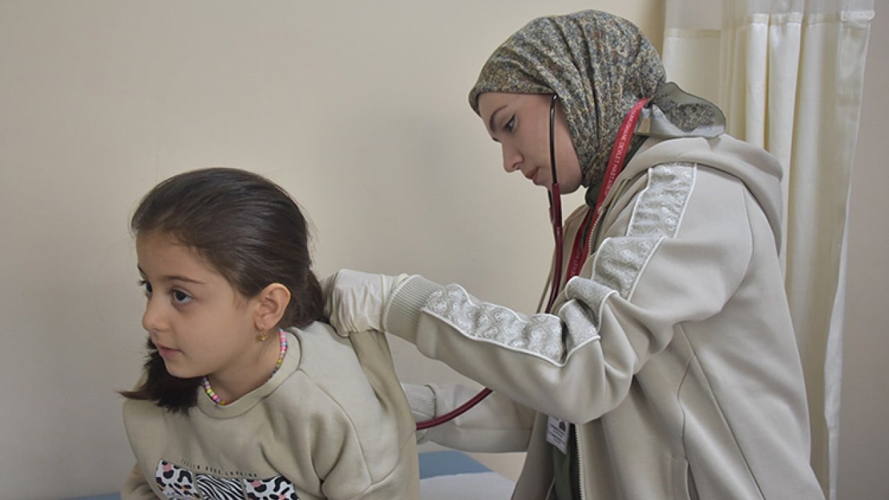 Foto - Aynı hastanede buluştular! Hemşire anne ile doktor kızı mesai arkadaşı oldu