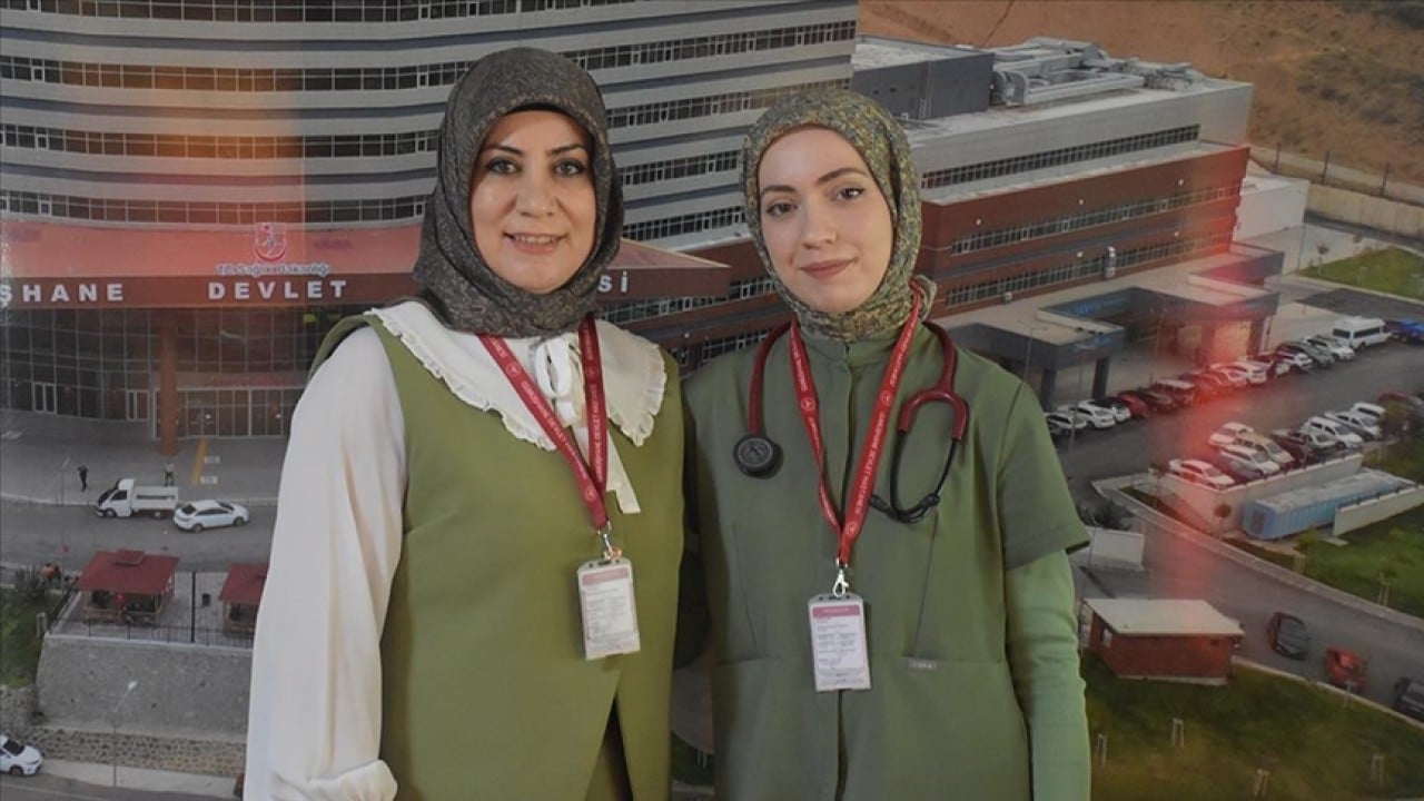 Foto - Aynı hastanede buluştular! Hemşire anne ile doktor kızı mesai arkadaşı oldu