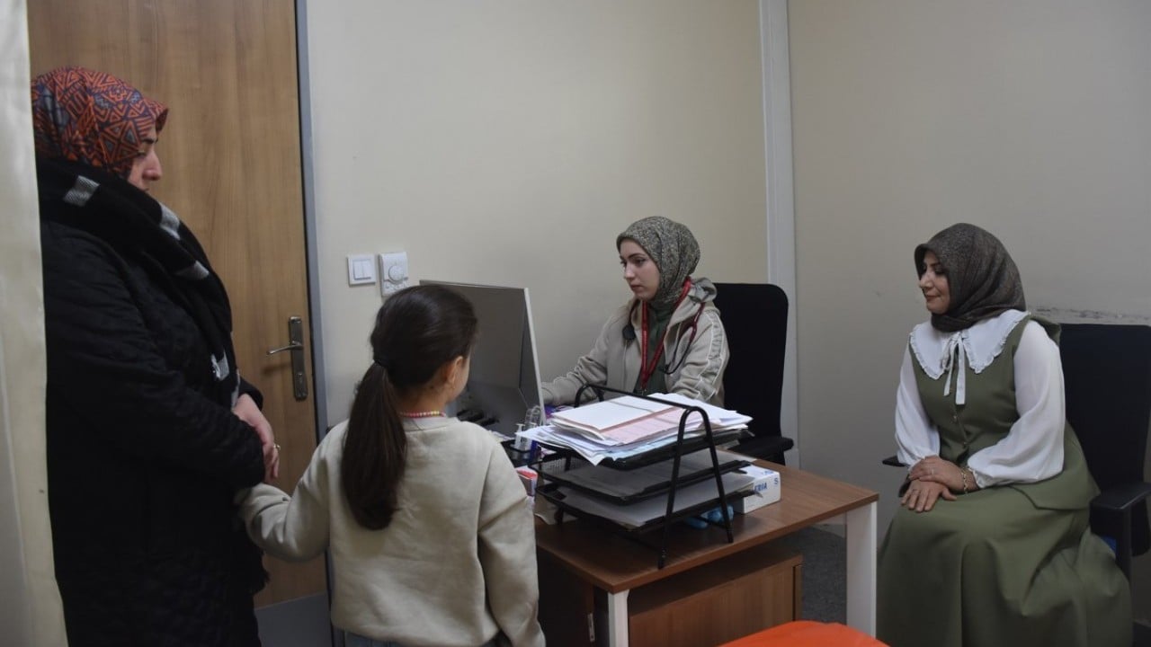 Foto - Aynı hastanede buluştular! Hemşire anne ile doktor kızı mesai arkadaşı oldu