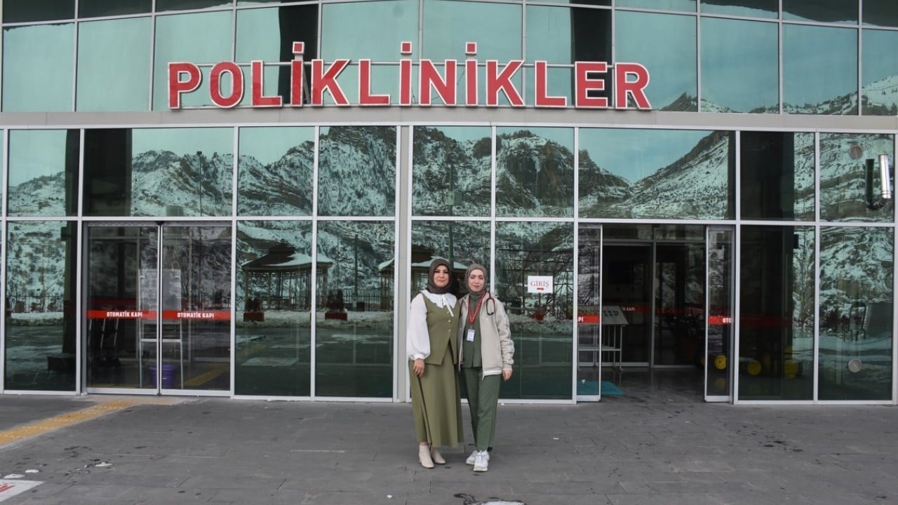 Foto - Aynı hastanede buluştular! Hemşire anne ile doktor kızı mesai arkadaşı oldu