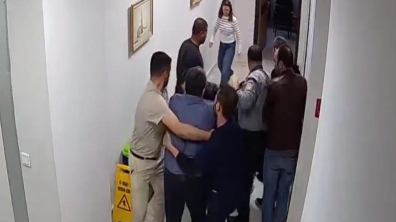 Foto - Aynı hastanede çifte rezalet: Tokatçı müdür açığa alındı, güvenlikçiye soruşturma!