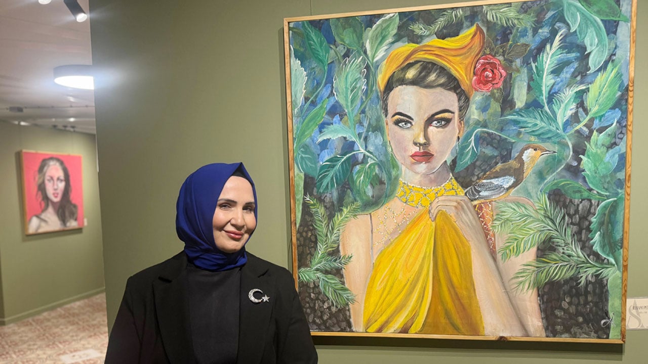 Foto - Ayşenur Şaylan'ın ‘Örtüşen İzler’ sergisi sanatseverlerle buluştu