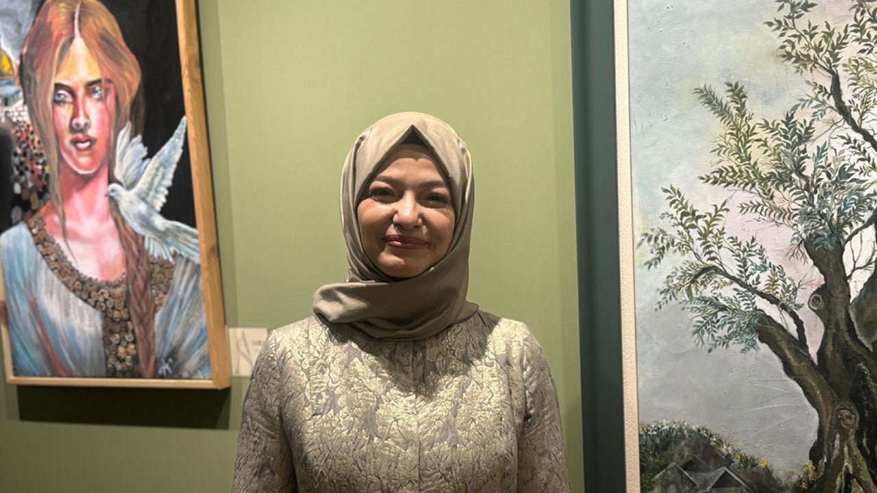 Foto - Ayşenur Şaylan'ın ‘Örtüşen İzler’ sergisi sanatseverlerle buluştu