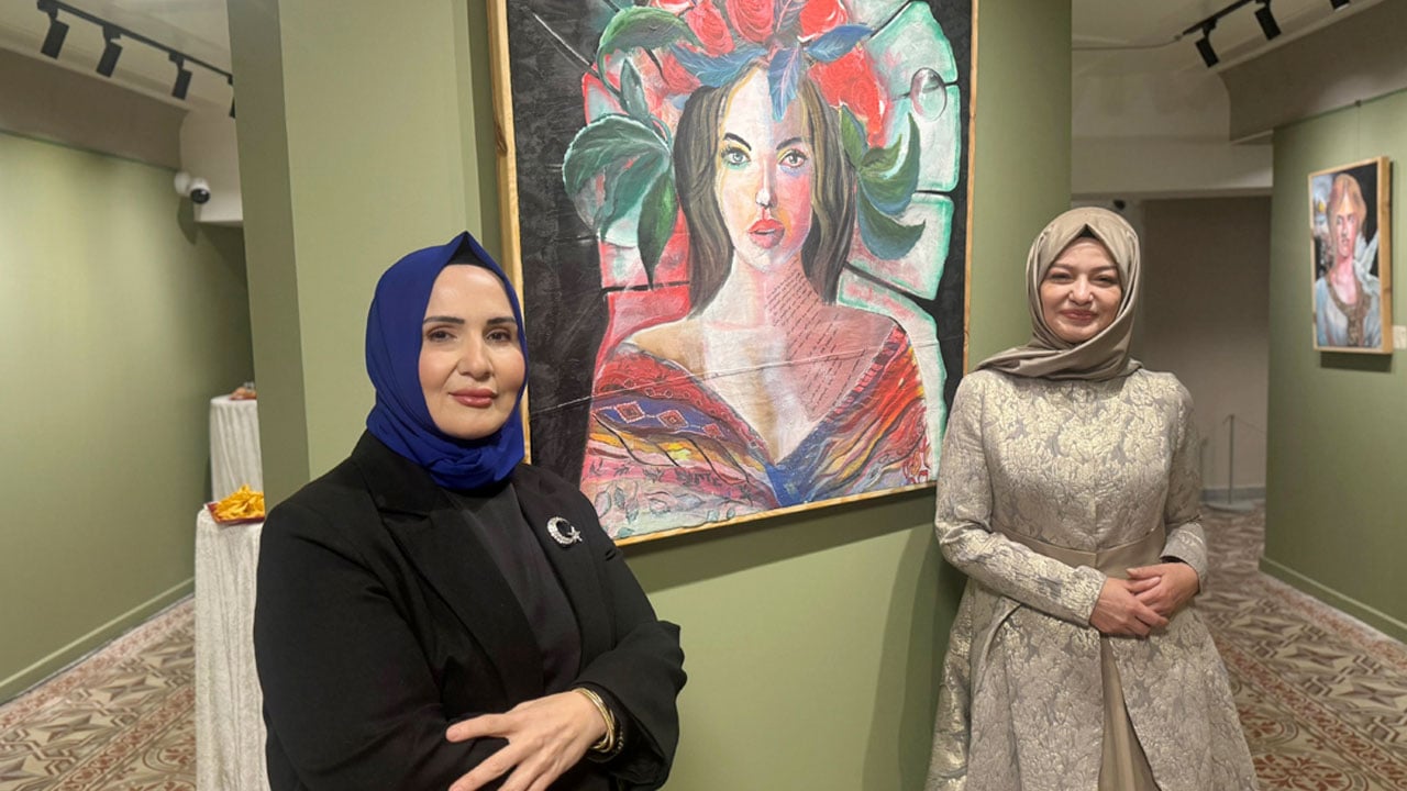 Ayşenur Şaylan'ın ‘Örtüşen İzler’ sergisi sanatseverlerle buluştu