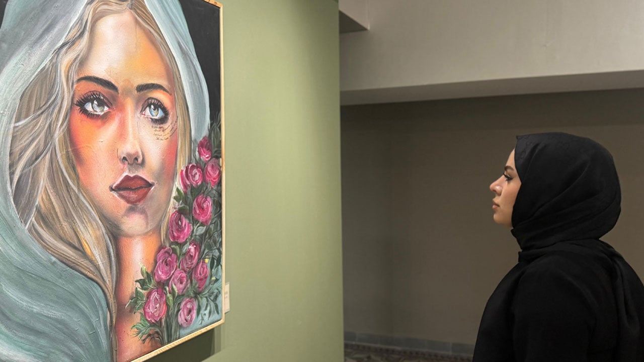 Foto - Ayşenur Şaylan'ın ‘Örtüşen İzler’ sergisi sanatseverlerle buluştu