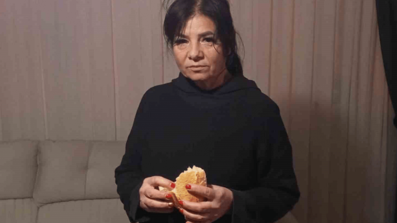 Az kalsın ağzını parçalayacaktı: Ekmeğin içinden bakın ne çıktı!