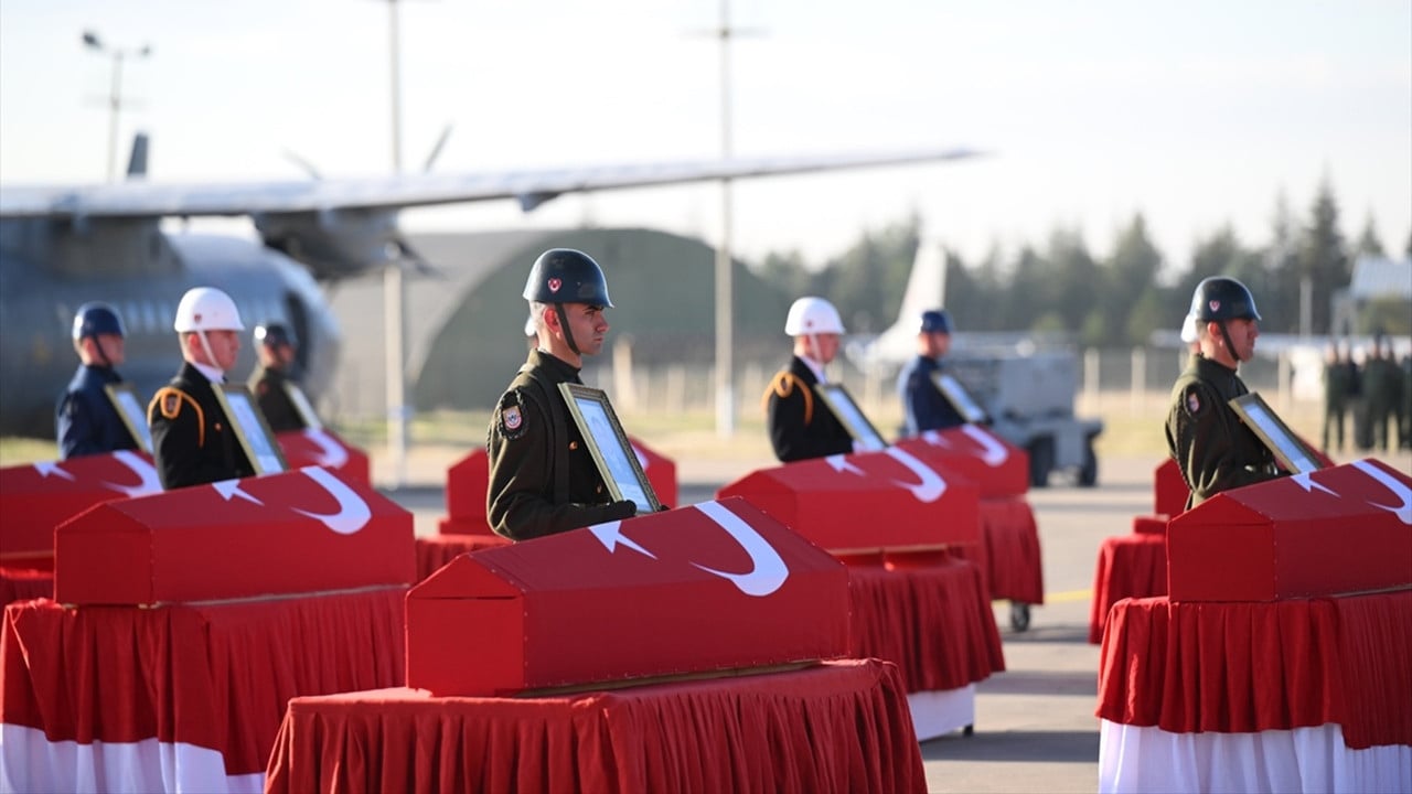 Foto - Azerbaycan-Gürcistan sınırında düşen askeri uçak ve 20 asker için Cumhurbaşkanı Erdoğan'dan önemli açıklamalar