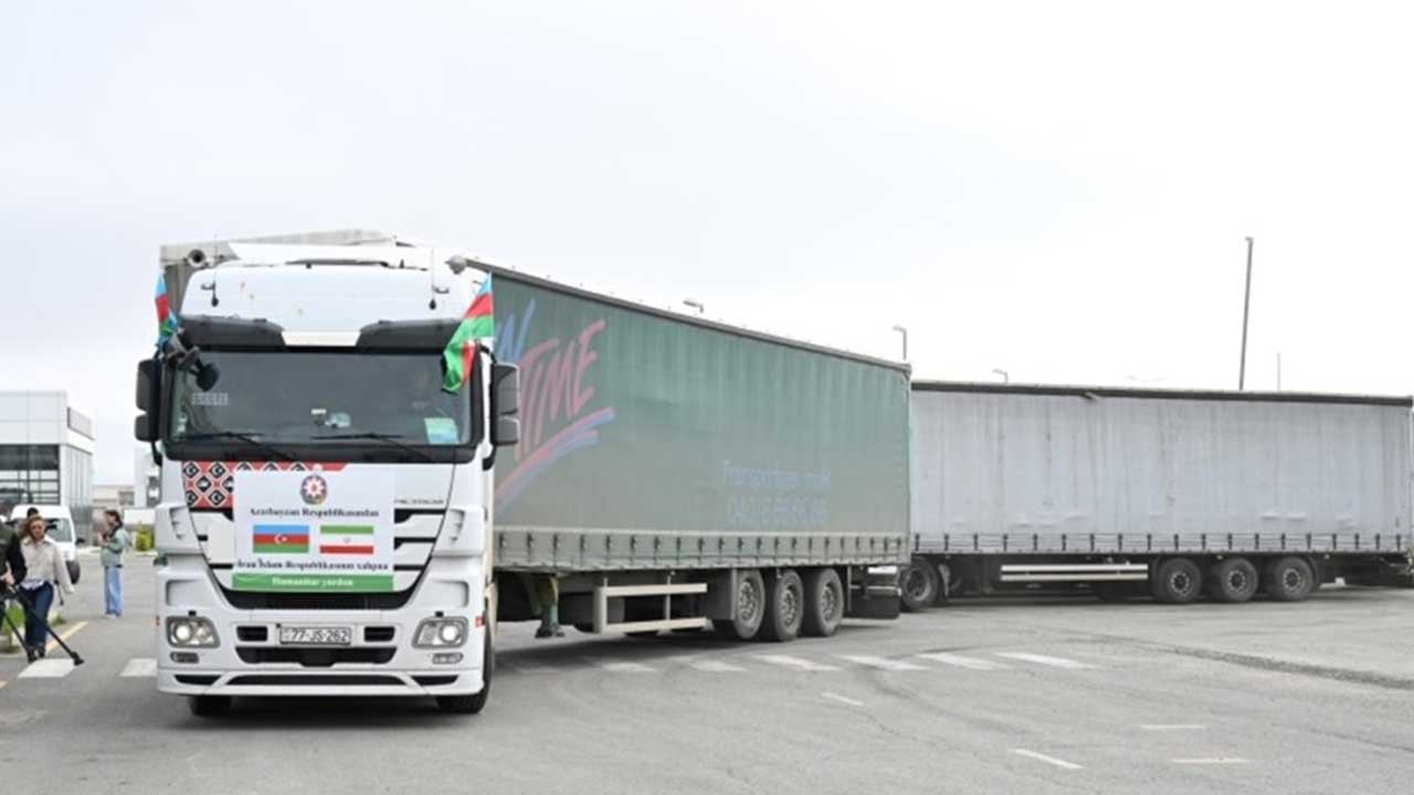 Foto - Azerbaycan, İran'a yardım gönderdi!