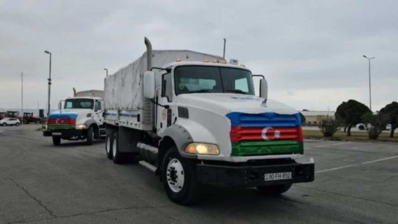 Foto - Azerbaycan, İran'a yardım gönderdi!