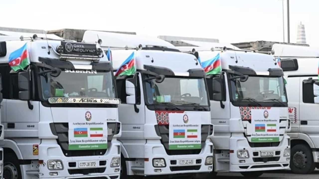 Foto - Azerbaycan, İran'a yardım gönderdi!