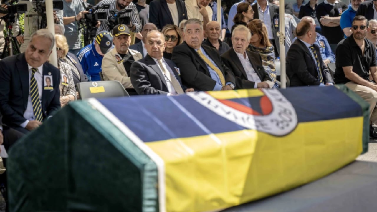 Aziz Yıldırım'ı derinden etkileyen vefat: Cenazede duygusal anlar yaşadı