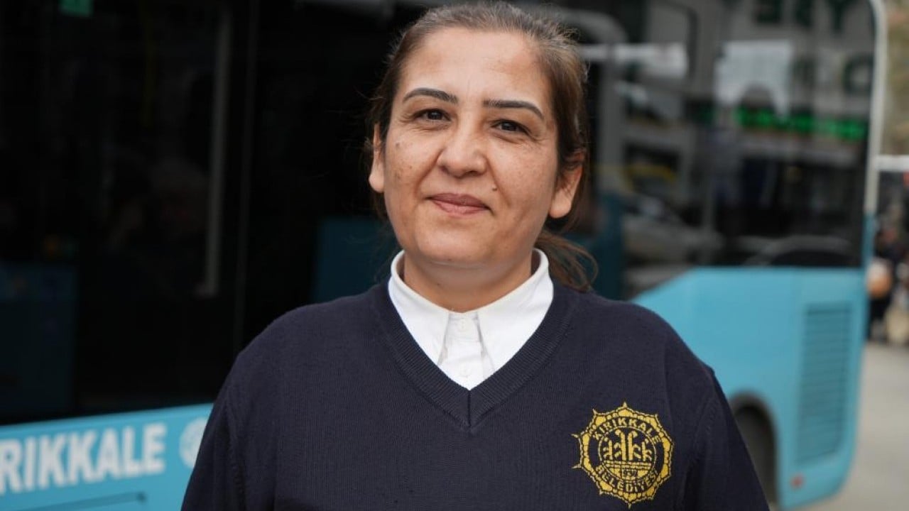 Foto - Azmetti ve sonunda başardı Şehrin tek kadın otobüs şoförü