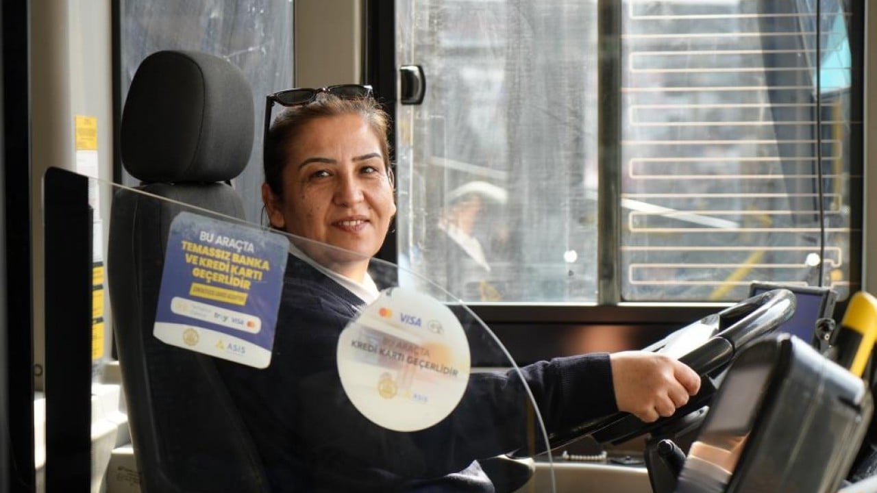Azmetti ve sonunda başardı Şehrin tek kadın otobüs şoförü