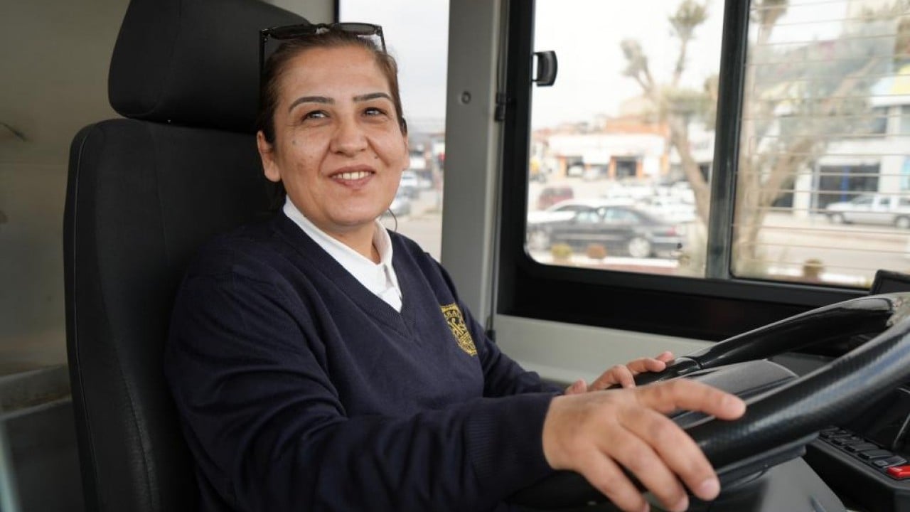 Foto - Azmetti ve sonunda başardı Şehrin tek kadın otobüs şoförü