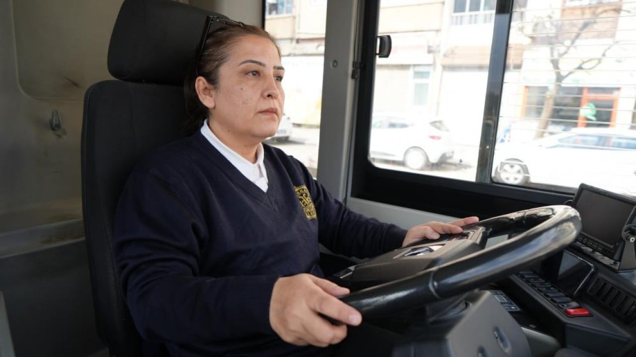 Foto - Azmetti ve sonunda başardı Şehrin tek kadın otobüs şoförü